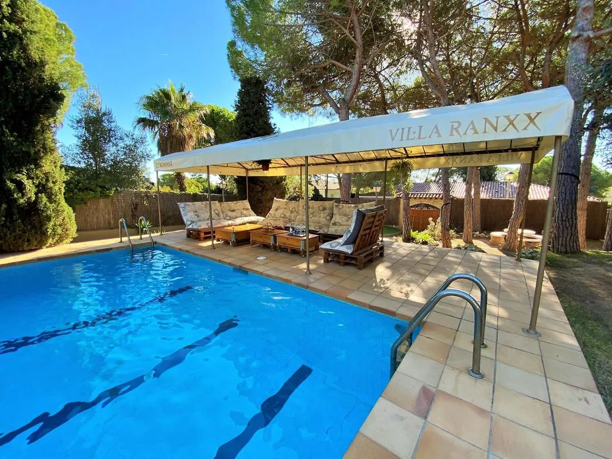 Villa Sitges El Ranch: Beachside Oasis with Pool, Jacuzzi, and Garden Calafell